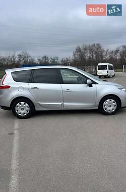 Минивэн Renault Scenic 2010 в 