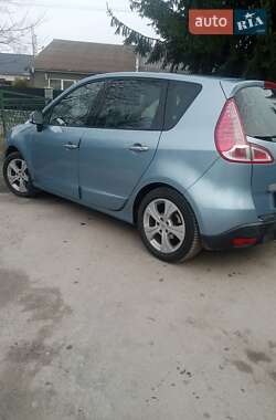 Минивэн Renault Scenic 2010 в 