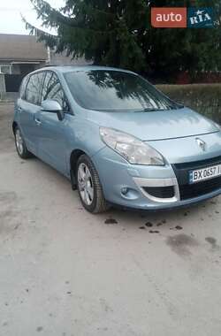 Минивэн Renault Scenic 2010 в 
