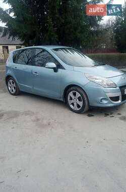 Минивэн Renault Scenic 2010 в 