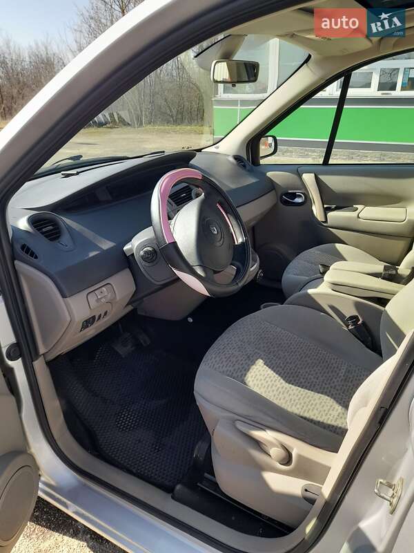 Мінівен Renault Scenic 2006 в Корсунь-Шевченківському