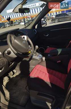 Минивэн Renault Scenic 2010 в 