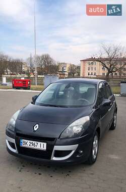 Минивэн Renault Scenic 2010 в 