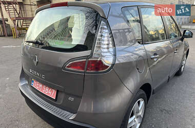 Минивэн Renault Scenic 2012 в 