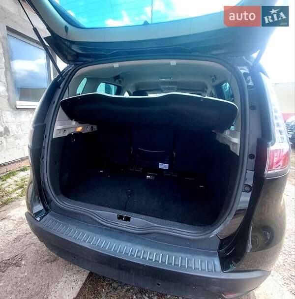 Мінівен Renault Scenic 2015 в Луцьку