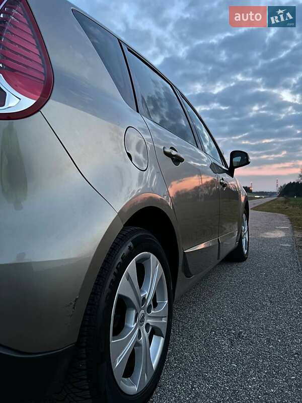Минивэн Renault Scenic 2010 в Богуславе