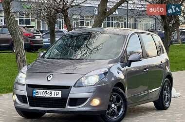 Минивэн Renault Scenic 2011 в 