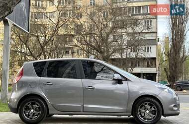 Минивэн Renault Scenic 2011 в 