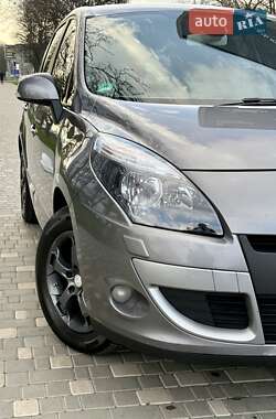 Минивэн Renault Scenic 2011 в 