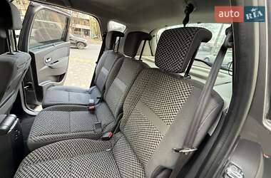 Минивэн Renault Scenic 2011 в 