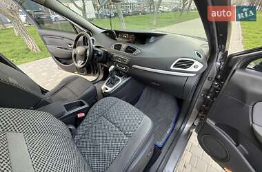 Минивэн Renault Scenic 2011 в 
