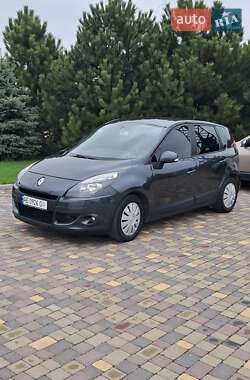 Минивэн Renault Scenic 2011 в 