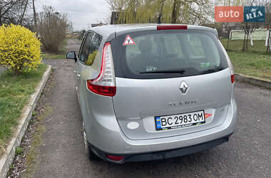 Минивэн Renault Scenic 2011 в 