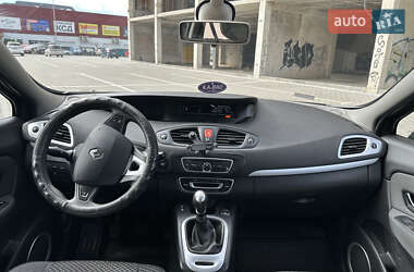 Минивэн Renault Scenic 2011 в 