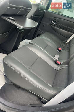 Минивэн Renault Scenic 2013 в 