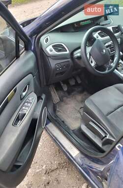 Минивэн Renault Scenic 2010 в 