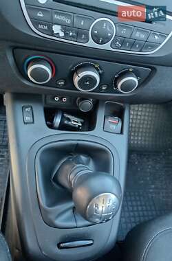 Минивэн Renault Scenic 2009 в 
