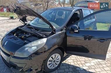 Минивэн Renault Scenic 2009 в 