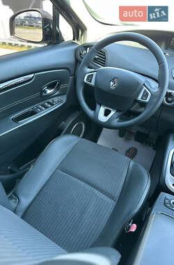 Минивэн Renault Scenic 2012 в 