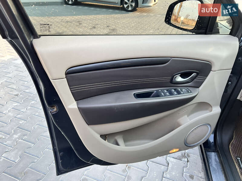 Минивэн Renault Scenic 2011 в Владимире