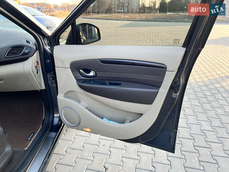 Минивэн Renault Scenic 2011 в Владимире