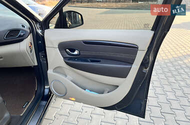 Минивэн Renault Scenic 2011 в 