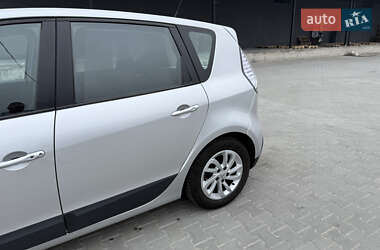 Минивэн Renault Scenic 2013 в 
