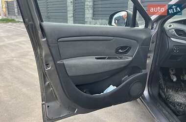 Минивэн Renault Scenic 2011 в 