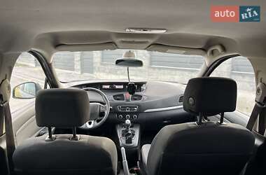 Минивэн Renault Scenic 2011 в 