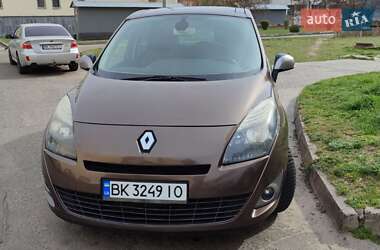 Минивэн Renault Scenic 2011 в 
