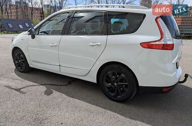 Минивэн Renault Scenic 2015 в 