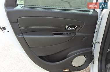 Минивэн Renault Scenic 2015 в 