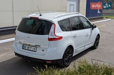 Минивэн Renault Scenic 2015 в 