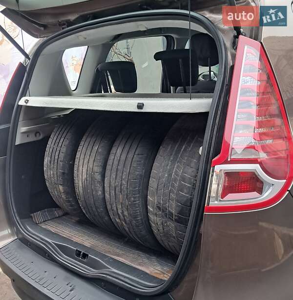 Мінівен Renault Scenic 2010 в Запоріжжі