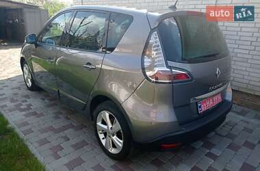 Минивэн Renault Scenic 2012 в 