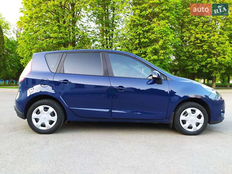 Мінівен Renault Scenic 2011 в Ромнах