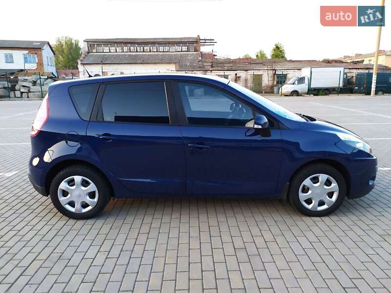 Мінівен Renault Scenic 2011 в Ромнах