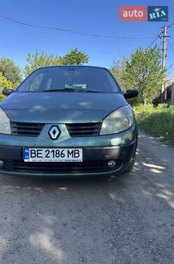 Минивэн Renault Scenic 2005 в 