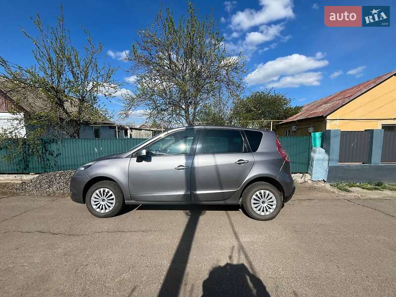 Минивэн Renault Scenic 2010 в 