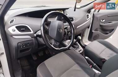 Минивэн Renault Scenic 2014 в 