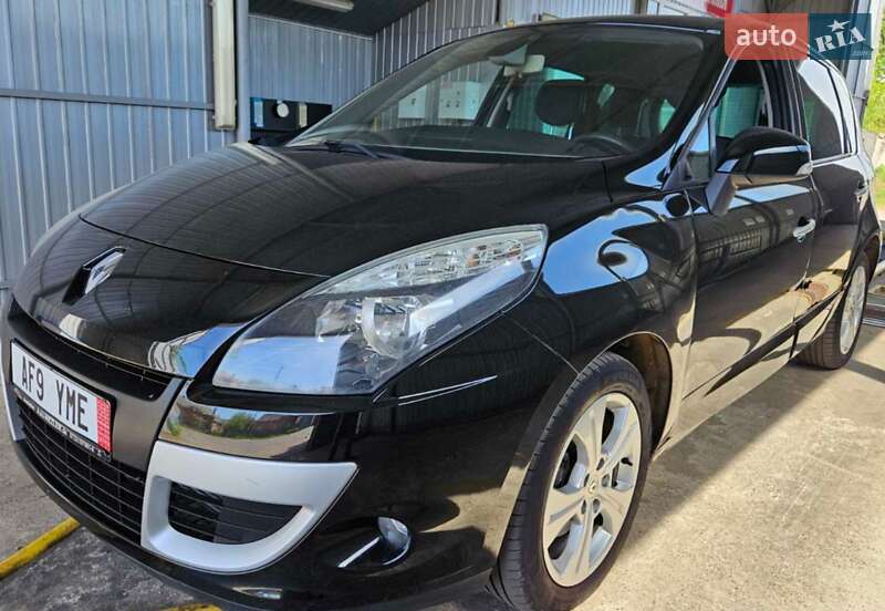 Минивэн Renault Scenic 2012 в 