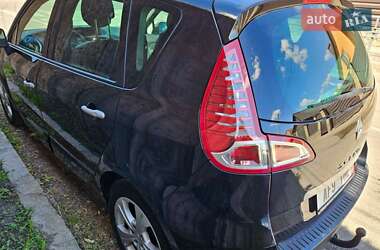 Минивэн Renault Scenic 2012 в 