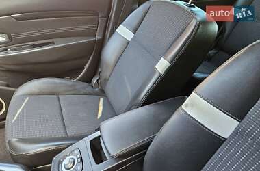 Минивэн Renault Scenic 2012 в 