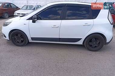 Минивэн Renault Scenic 2012 в 