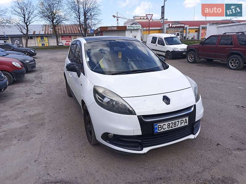 Минивэн Renault Scenic 2012 в 