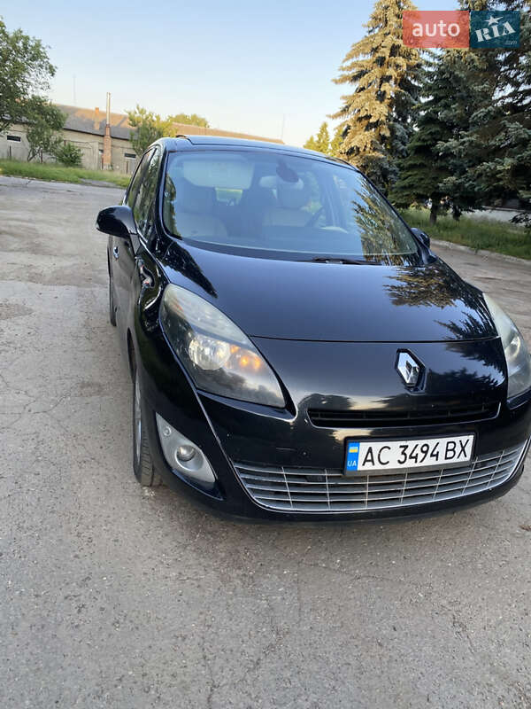 Минивэн Renault Scenic 2010 в 