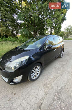Минивэн Renault Scenic 2010 в 