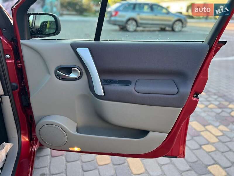 Минивэн Renault Scenic 2006 в Луцке