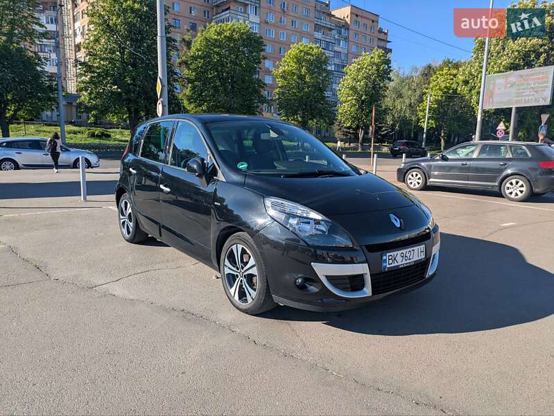 Минивэн Renault Scenic 2011 в 