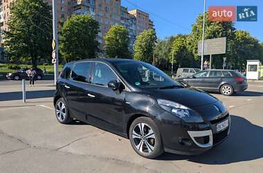 Минивэн Renault Scenic 2011 в 